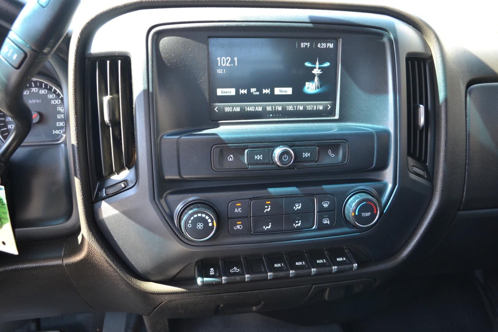 2019 WHITE /BLACK CHEVROLET 3500 with an VORTEC 6.0L V8 engine, AUTOMATIC transmission, located at 9172 North Fwy, Houston, TX, 77037, (713) 910-6868, 29.887470, -95.411903 - 13,200LB GVWR, 9FT FLATBED, 98" WIDE, GOOSNECK/BUMPER PULL HITCH, POWER WINDOWS, LOCKS, & MIRRORS, COLD A/C - Photo#13